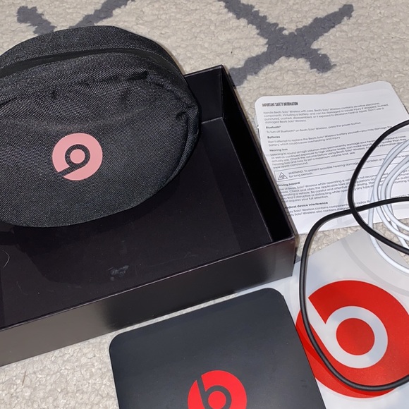 BEATS SOLO 3 WIRELESS HEADPHONES NEVER USED - Picture 8 of 12